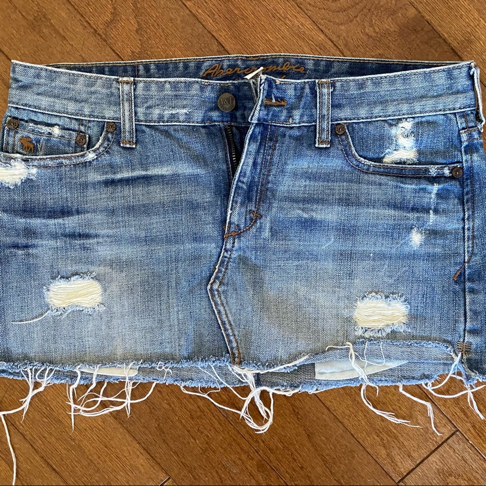 Abercrombie & Fitch distressed jean skirt size 2